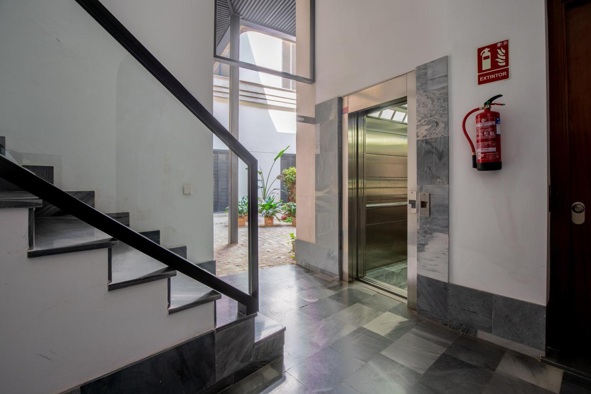 Ry Aparcamiento Incluido Junto A Catedral Ideal Parejas Sevilla Eksteriør bilde